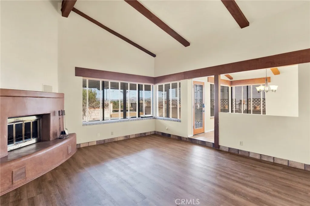 17800 Cresta Blanca Drive, Victorville, California 92395 home-pic-10