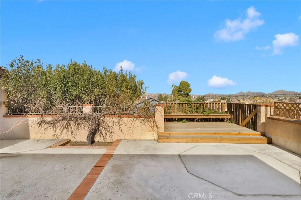 17800 Cresta Blanca Drive, Victorville, California 92395 home-pic-45