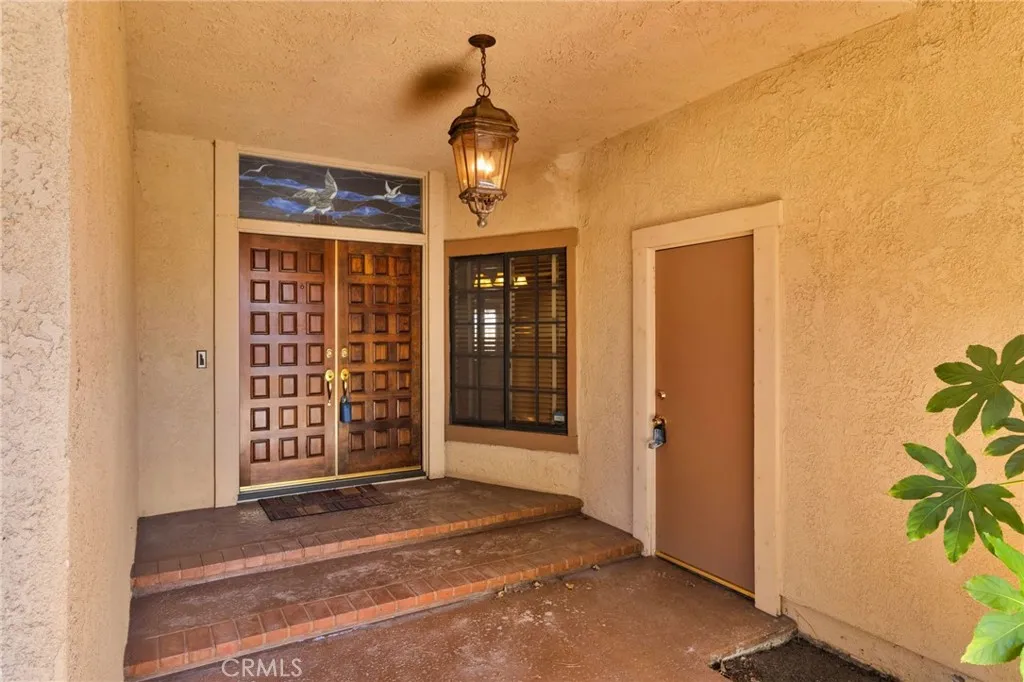 17800 Cresta Blanca Drive, Victorville, California 92395 home-pic-6