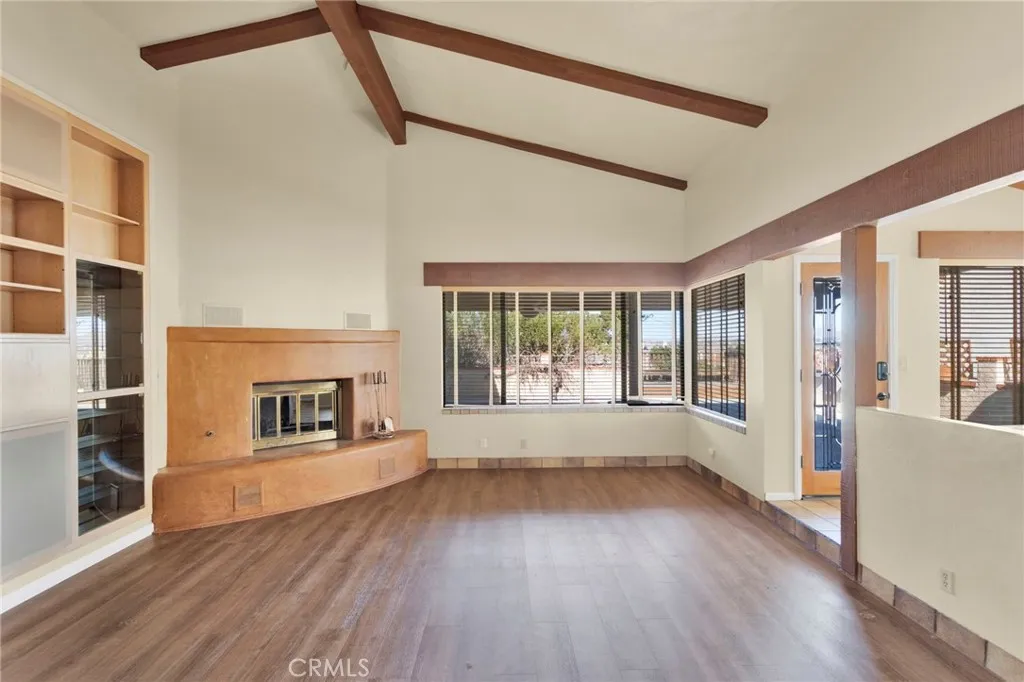 17800 Cresta Blanca Drive, Victorville, California 92395 home-pic-8
