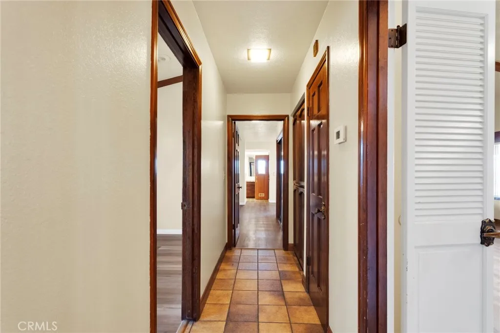 17800 Cresta Blanca Drive, Victorville, California 92395 home-pic-21