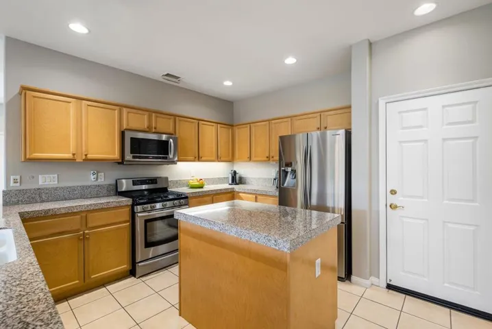 22-web-or-mls-JMGoldenB_OPMG_0126_022