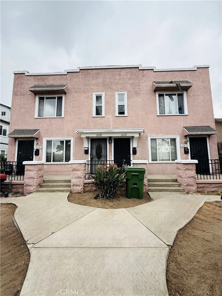 1307 W Martin Luther King Jr Boulevard, Los Angeles, California 90037 home-pic-1