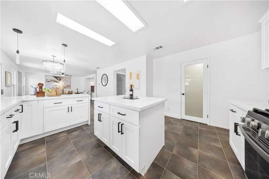 23296 Tulip Court, Corona, California 92883 home-pic-17
