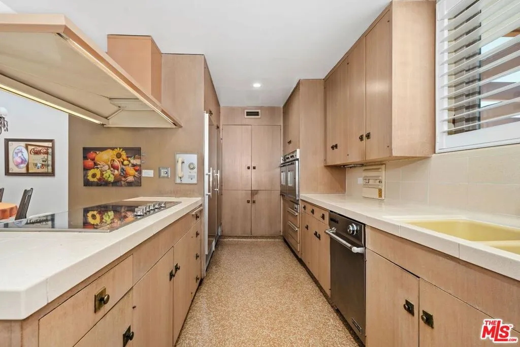 5435 W 64th Street, Los Angeles, California 90056 home-pic-16