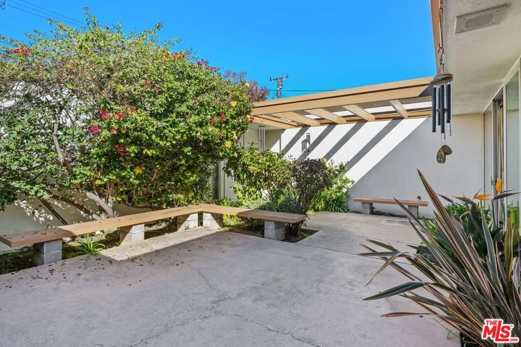 5435 W 64th Street, Los Angeles, California 90056 home-pic-36