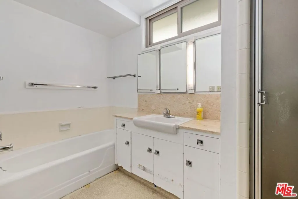 5435 W 64th Street, Los Angeles, California 90056 home-pic-28
