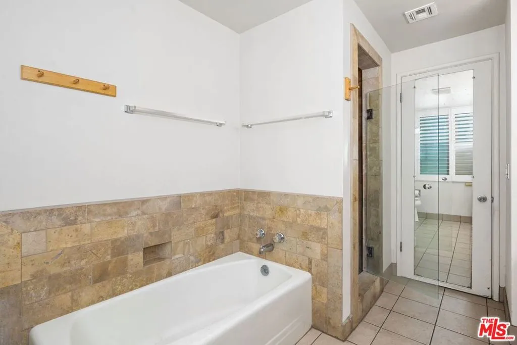 5435 W 64th Street, Los Angeles, California 90056 home-pic-32