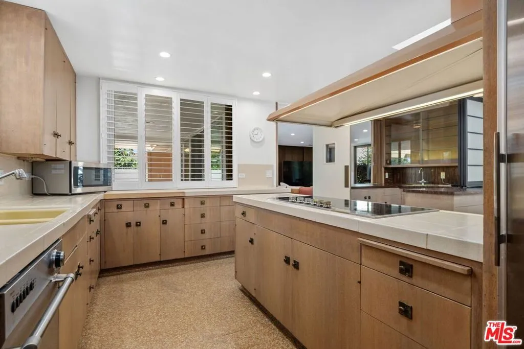 5435 W 64th Street, Los Angeles, California 90056 home-pic-18