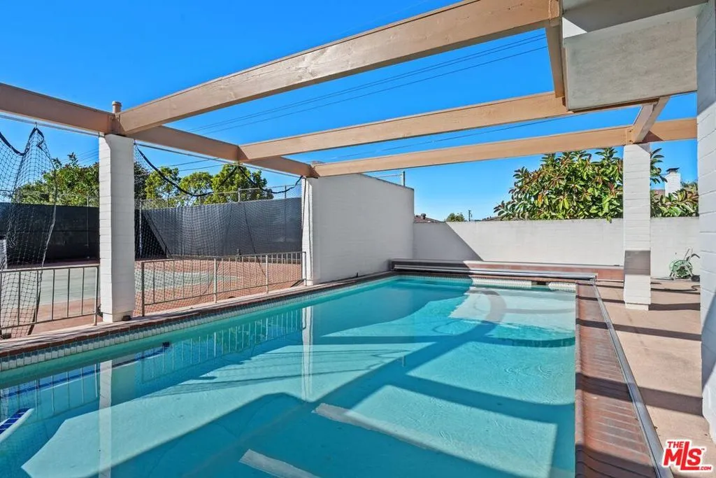 5435 W 64th Street, Los Angeles, California 90056 home-pic-37