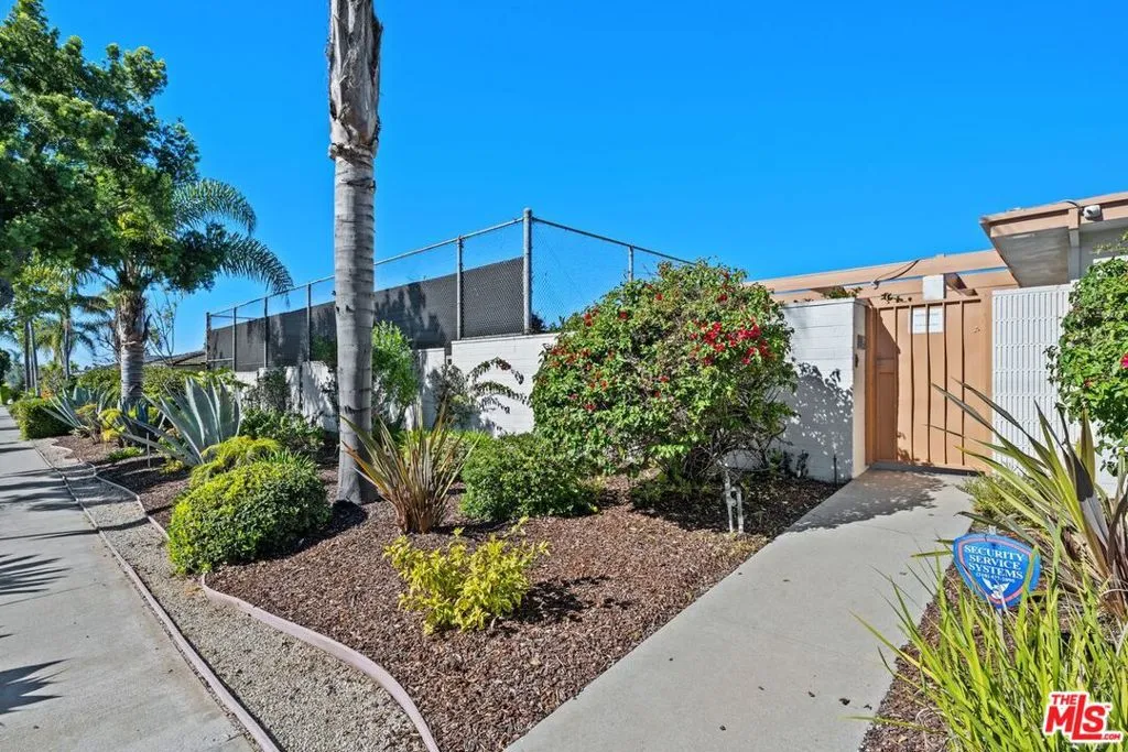 5435 W 64th Street, Los Angeles, California 90056 home-pic-5