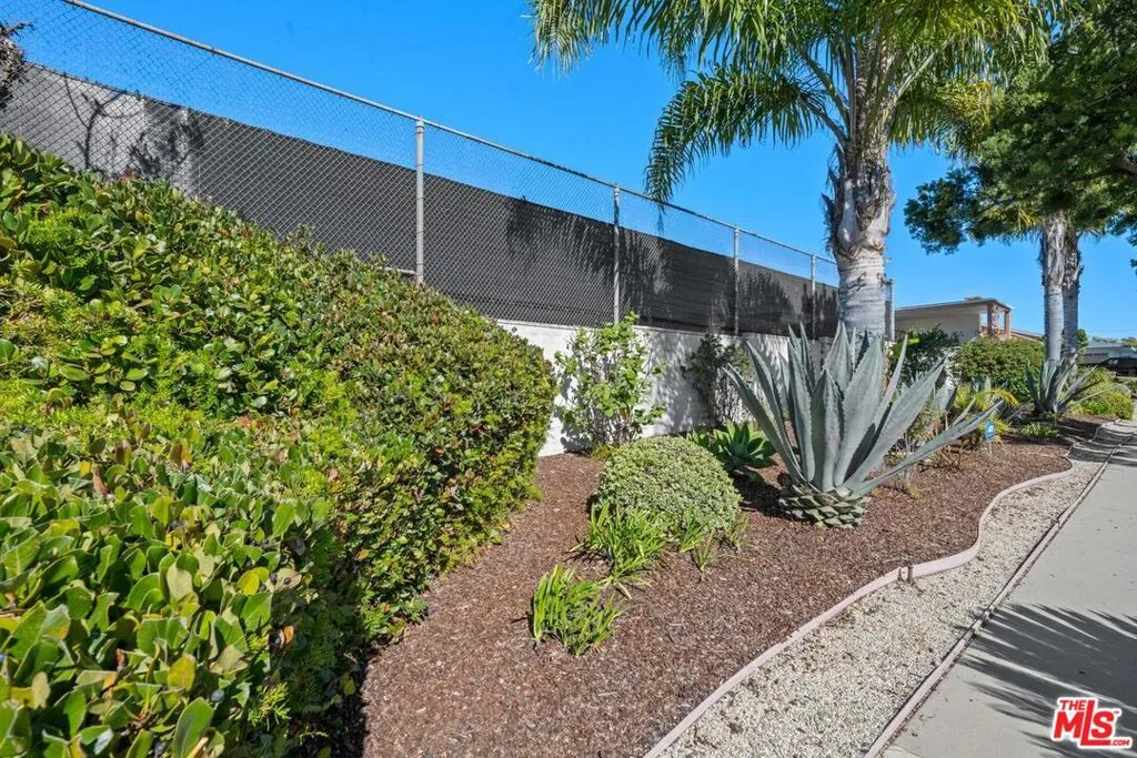 5435 W 64th Street, Los Angeles, California 90056 home-pic-6
