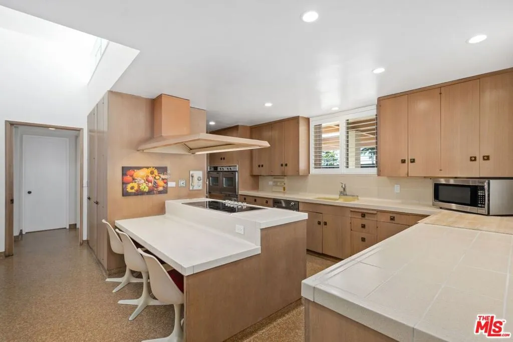 5435 W 64th Street, Los Angeles, California 90056 home-pic-14