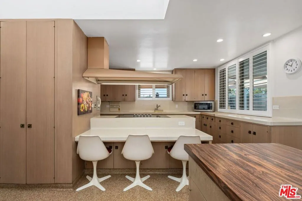 5435 W 64th Street, Los Angeles, California 90056 home-pic-19