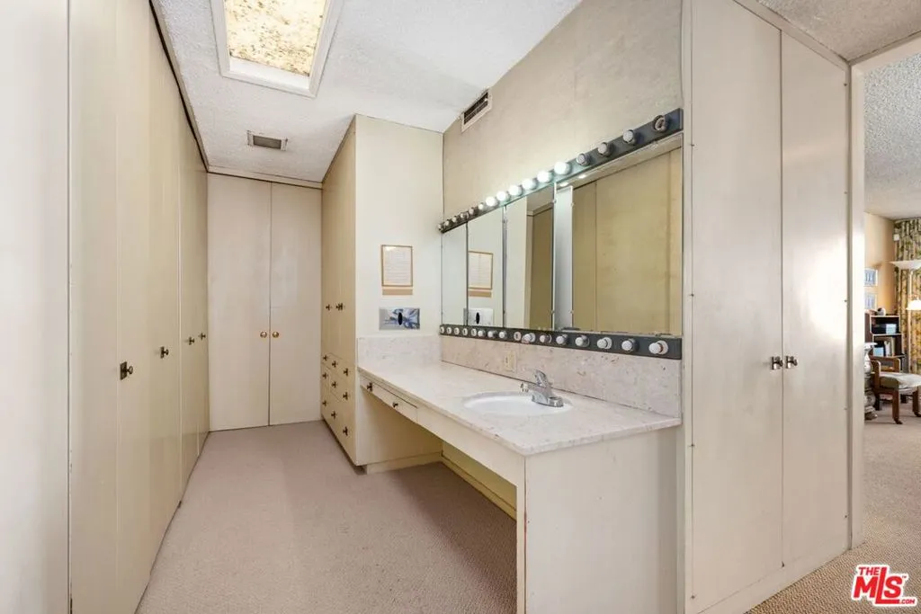 5435 W 64th Street, Los Angeles, California 90056 home-pic-27