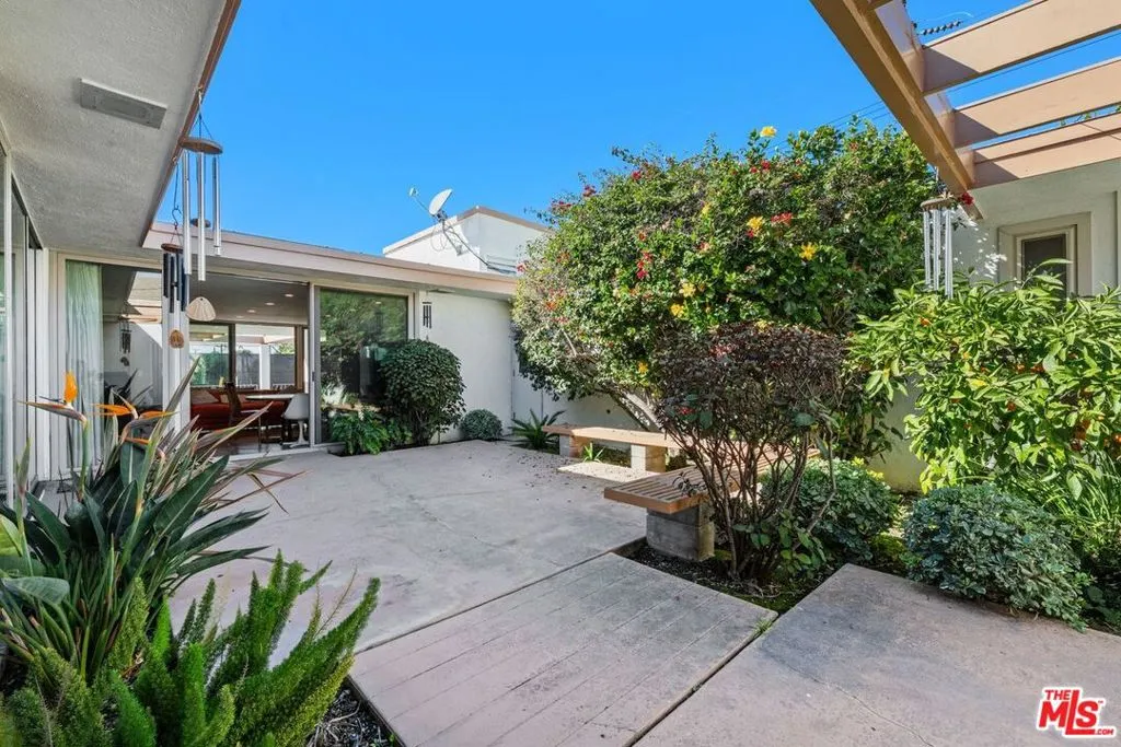 5435 W 64th Street, Los Angeles, California 90056 home-pic-35