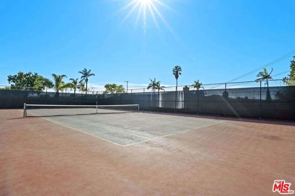 5435 W 64th Street, Los Angeles, California 90056 home-pic-2
