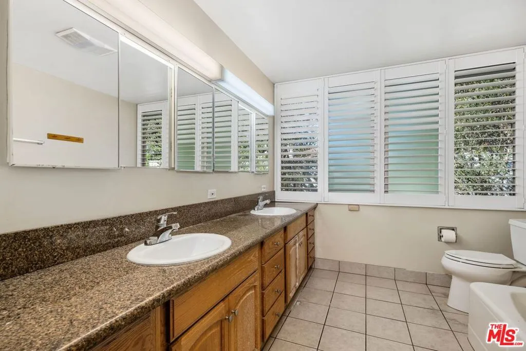 5435 W 64th Street, Los Angeles, California 90056 home-pic-31