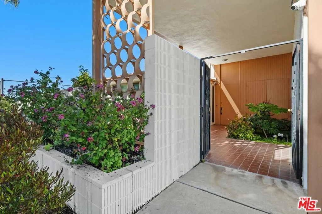 5435 W 64th Street, Los Angeles, California 90056 home-pic-7