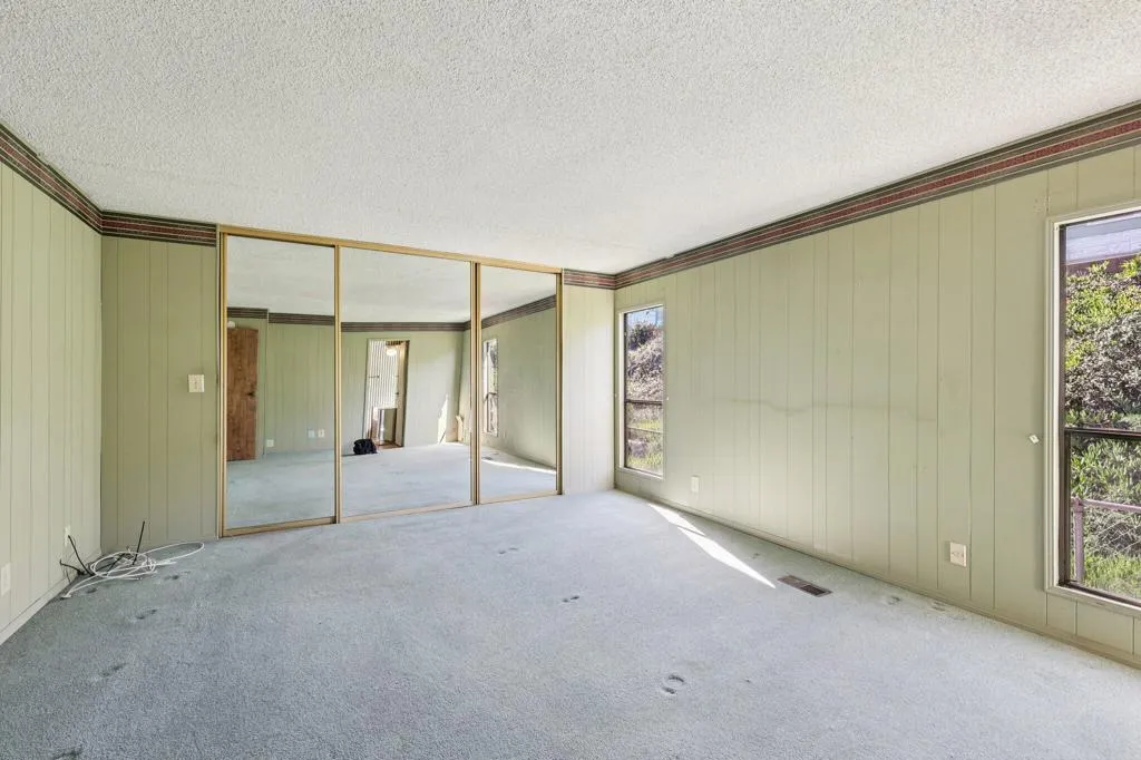 32-web-or-mls-S Worthington St 14-S2701-