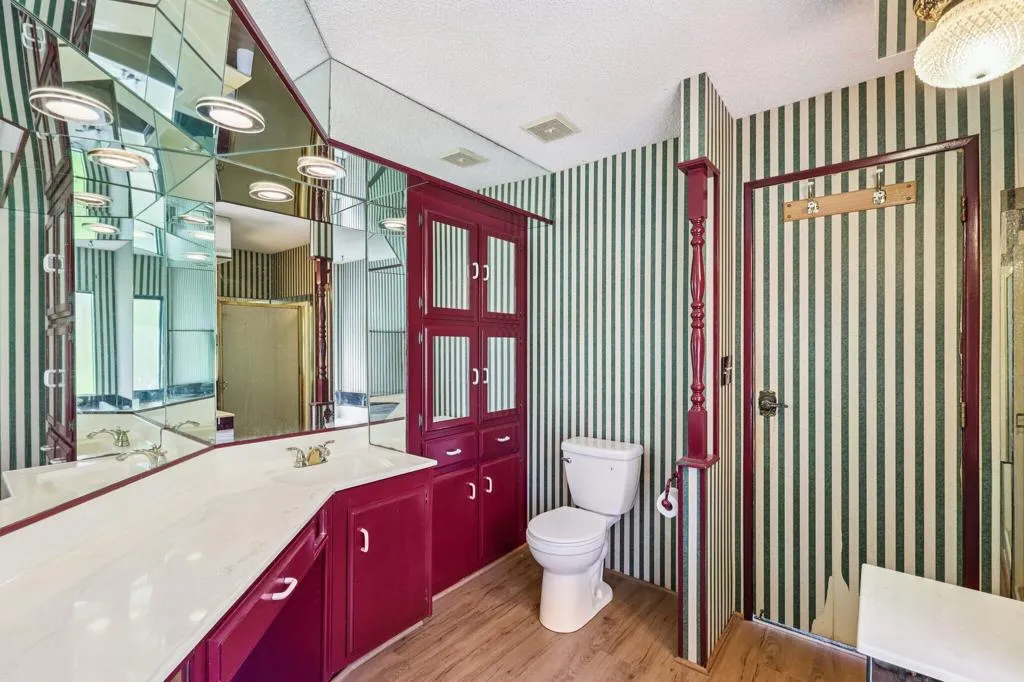 27-web-or-mls-S Worthington St 14-S2701-