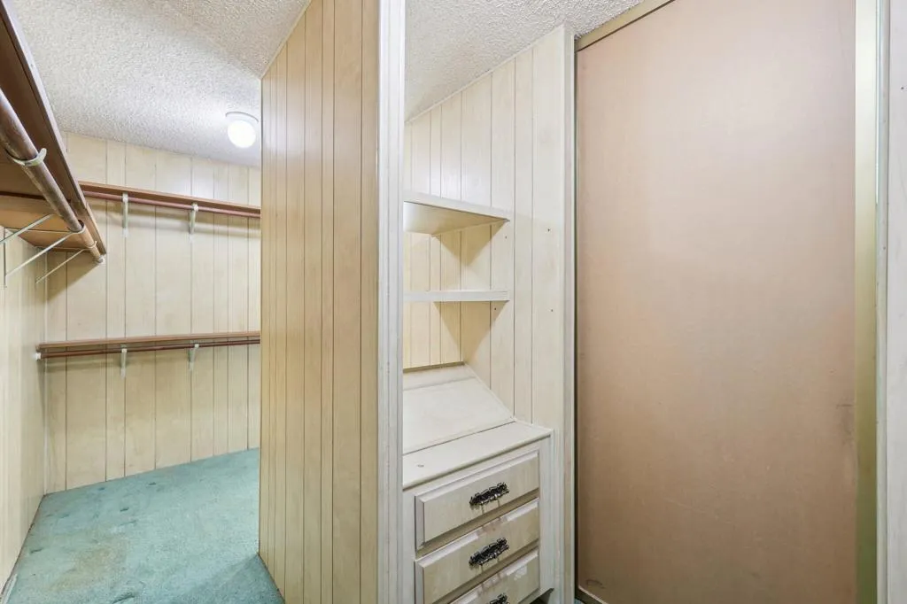 48-web-or-mls-S Worthington St 14-S2701-