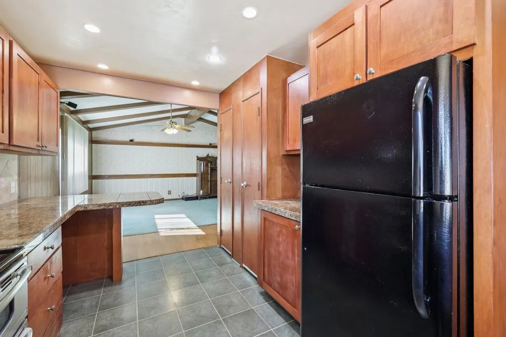 23-web-or-mls-S Worthington St 14-S2701-