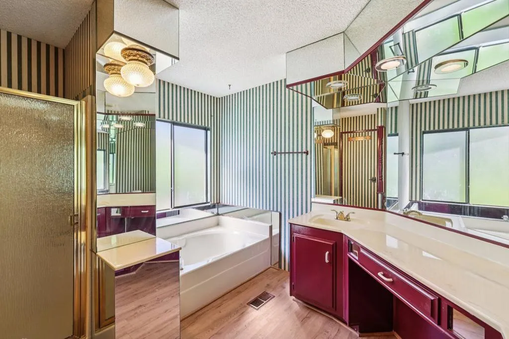 28-web-or-mls-S Worthington St 14-S2701-