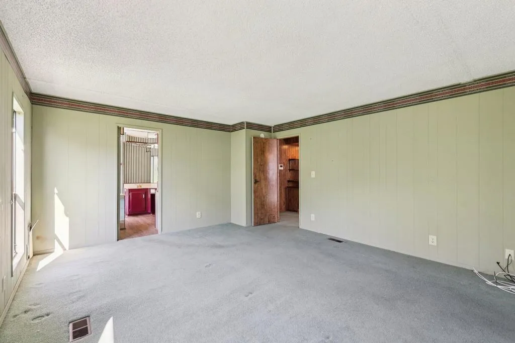 33-web-or-mls-S Worthington St 14-S2701-