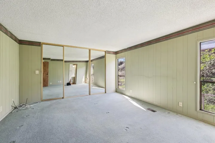 32-web-or-mls-S Worthington St 14-S2701-