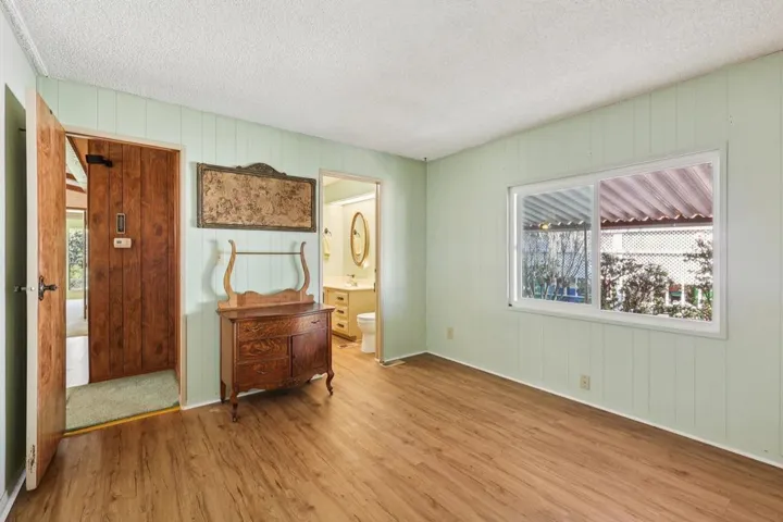 37-web-or-mls-S Worthington St 14-S2701-
