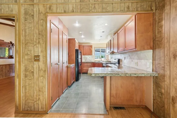 18-web-or-mls-S Worthington St 14-S2701-
