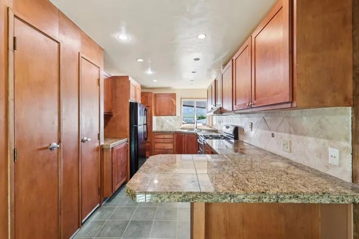 20-web-or-mls-S Worthington St 14-S2701-