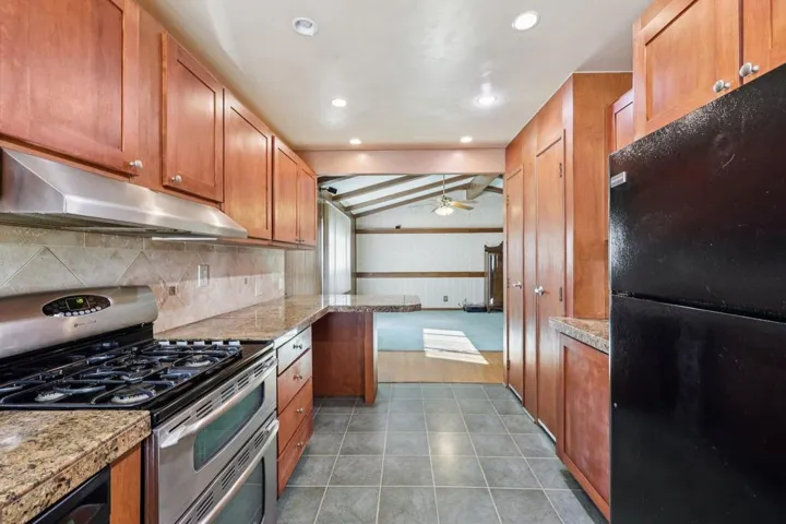 24-web-or-mls-S Worthington St 14-S2701-