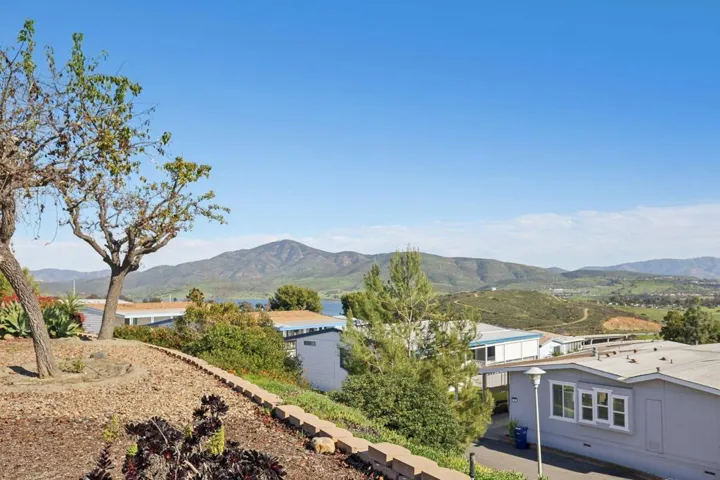 64-web-or-mls-S Worthington St 14-2701-9