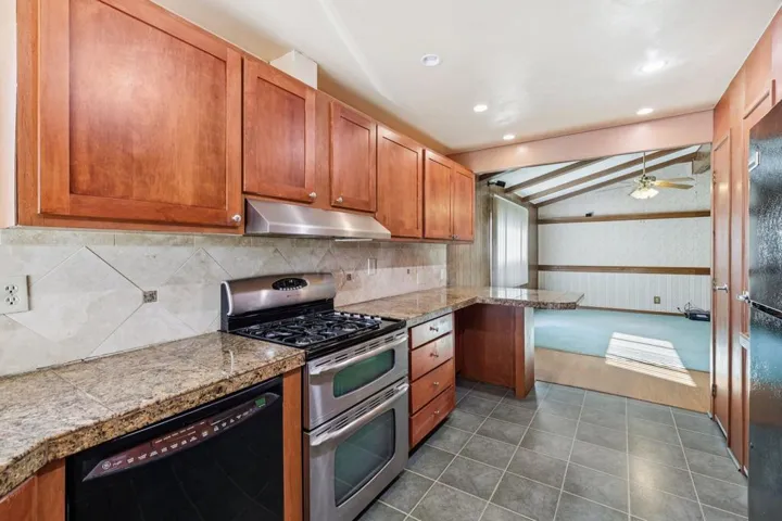 22-web-or-mls-S Worthington St 14-S2701-