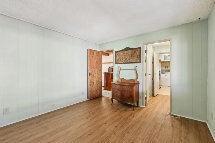 38-web-or-mls-S Worthington St 14-S2701-