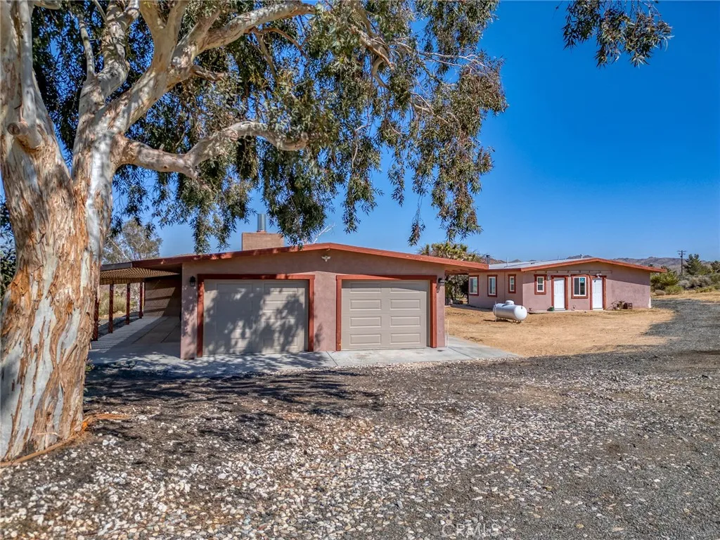 61375 Latham Trail, Joshua Tree, California 92252 home-pic-2