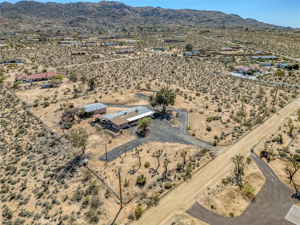 61375 Latham Trail, Joshua Tree, California 92252 home-pic-26