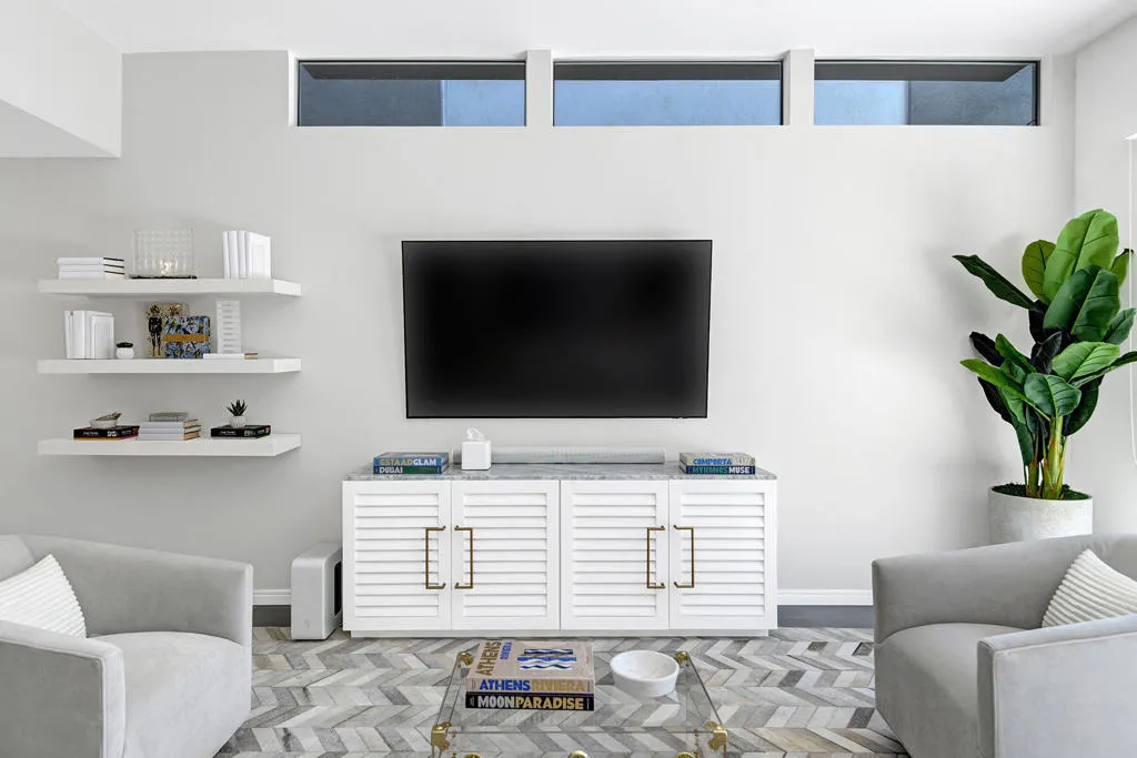 LIVING ROOM STRAIGHT ON MLS