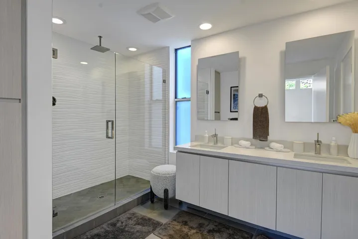 GUEST BATHROOM MLS (3)