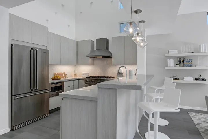 KITCHEN ANGLED IN MLS