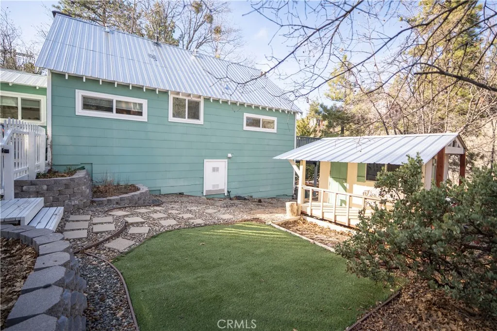 32958 Squirrel Ln, Running Springs, California 92382 home-pic-5