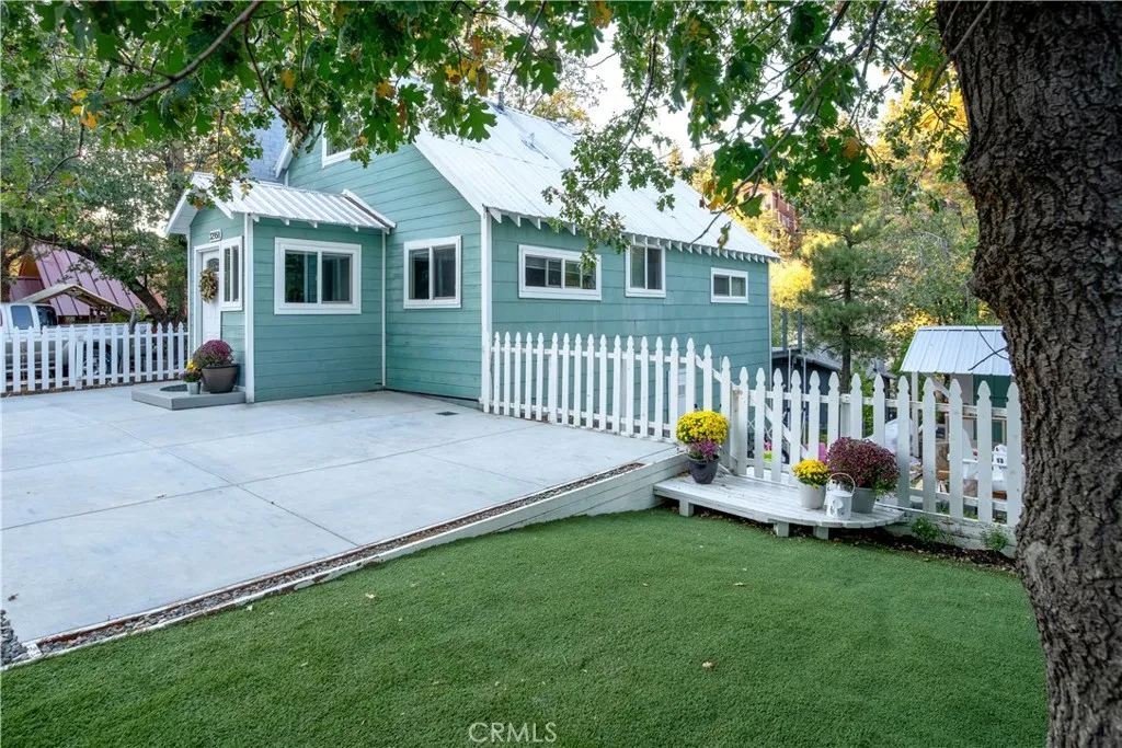 32958 Squirrel Ln, Running Springs, California 92382 home-pic-4