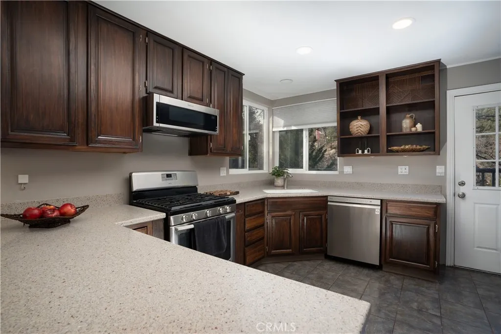 32958 Squirrel Ln, Running Springs, California 92382 home-pic-13