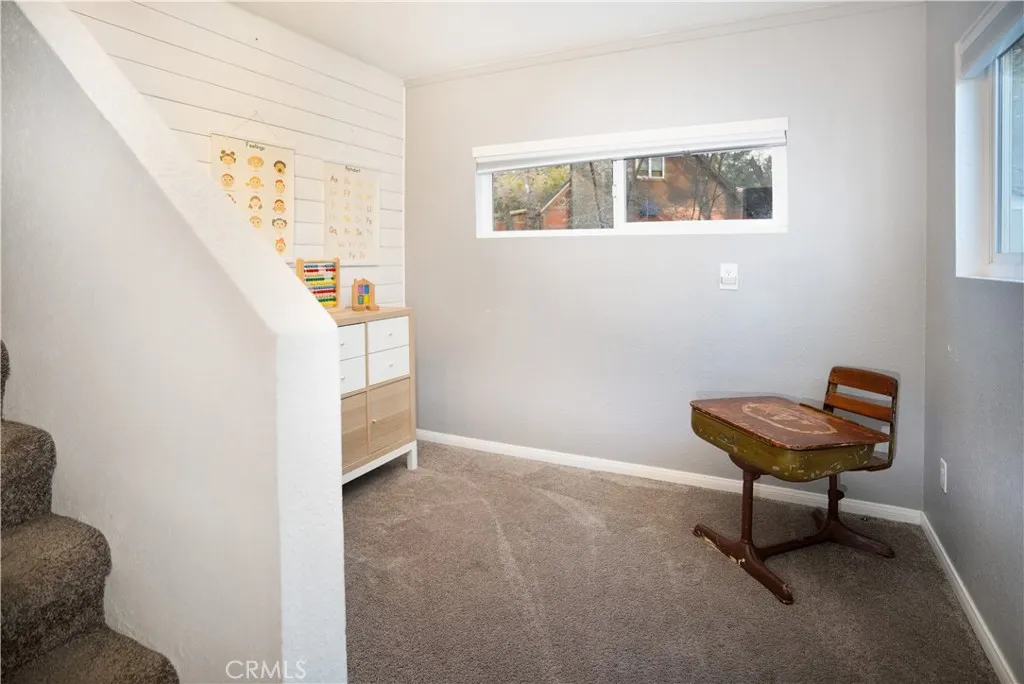 32958 Squirrel Ln, Running Springs, California 92382 home-pic-9