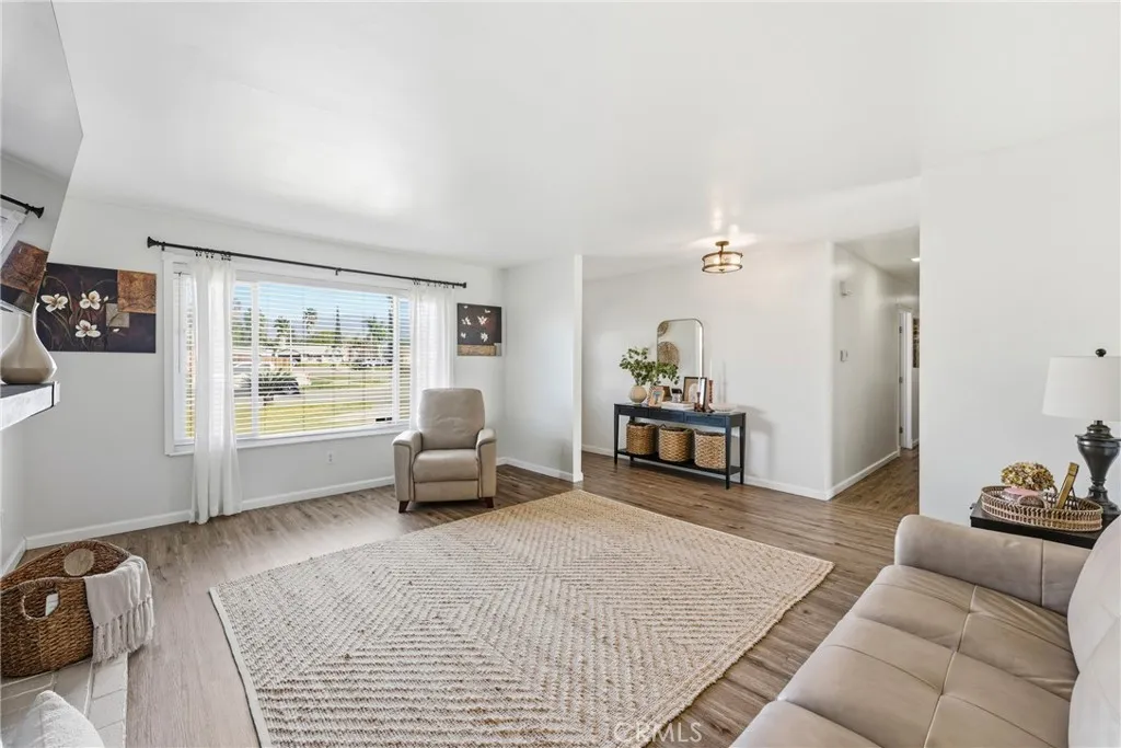 251 E Scott, Rialto, California 92376 home-pic-8