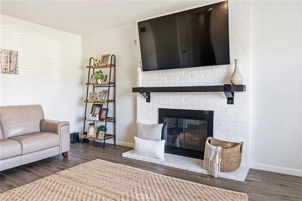 251 E Scott, Rialto, California 92376 home-pic-9