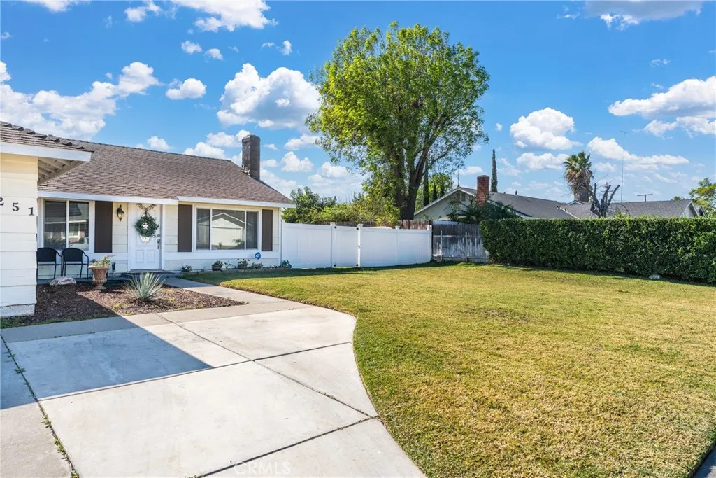 251 E Scott, Rialto, California 92376 home-pic-3