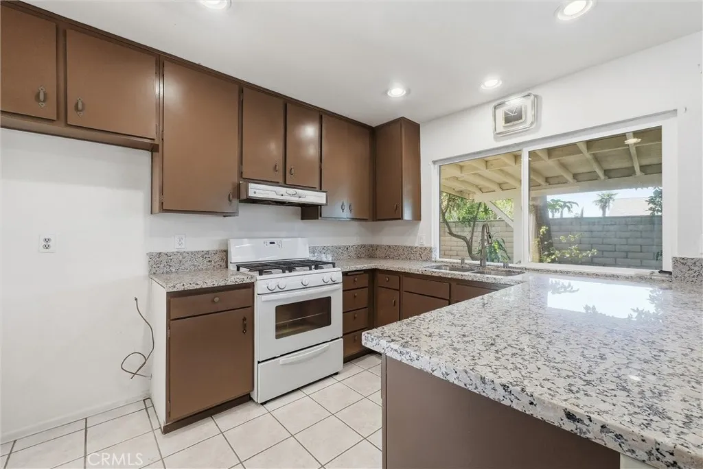 4314 Baggett Drive, Riverside, California 92505 home-pic-12